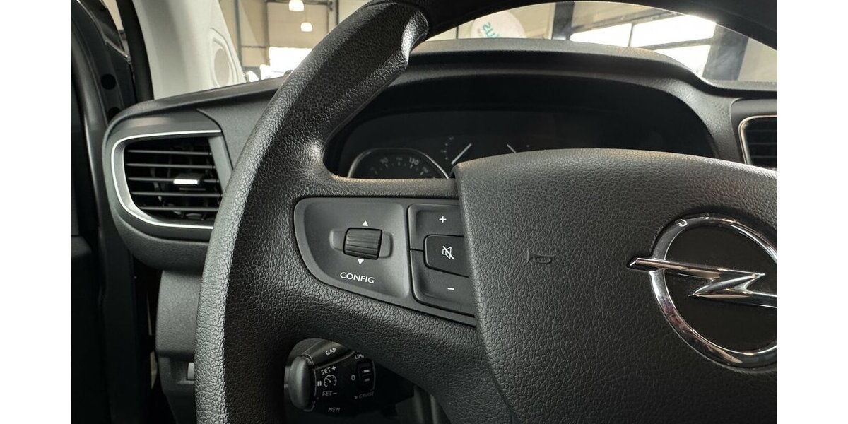 Opel Zafira Life 2.0 D Selection M 1.Hand 9-Sitzer 20.350 km 27.420 &euro; Lich 35423