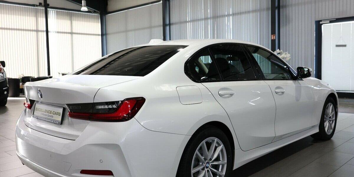 BMW 320d LIMOUSINE xDrive BUSINESS / CURVED / LED 68.000 km 27.883 &euro; Hamm 59077