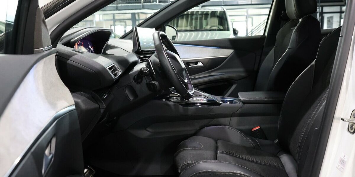 Peugeot 3008 BLUE-HDI GT-SPORT / WHITE & BLACK / SCHÖN 56.000 km 21.777 &euro; Hamm 59077