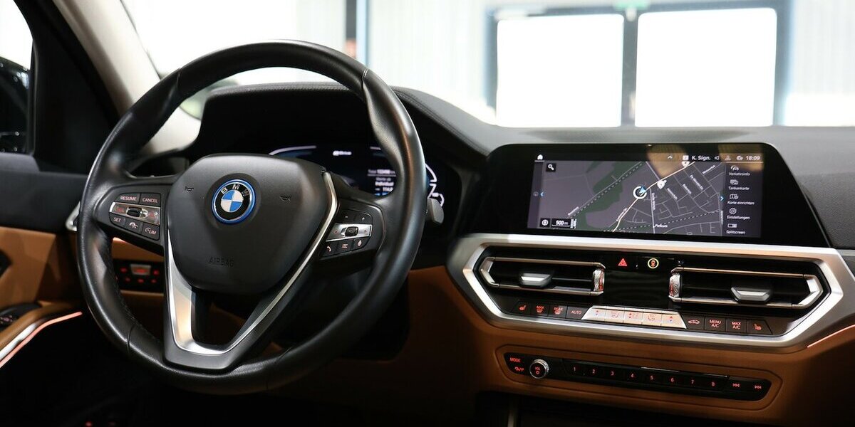 BMW 330e Touring xDrive LUXURY LINE PANORAMA, LASER 133.000 km 23.993 &euro; Hamm 59077