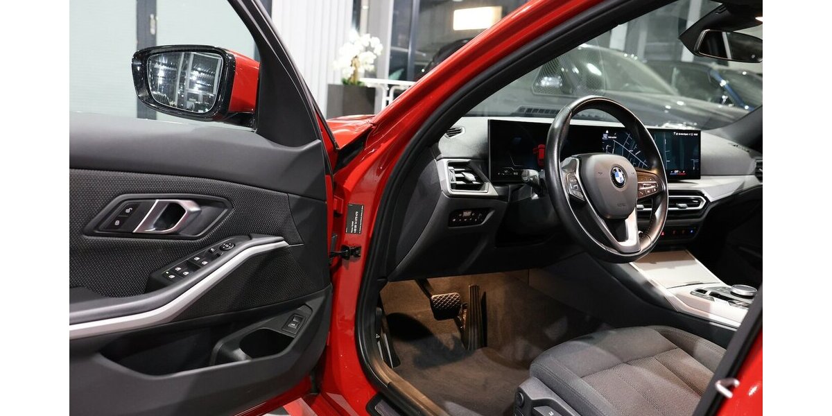 BMW 318d Touring SHADOW SPORT MELBOURNEROT-METALLIC 73.000 km 23.777 &euro; Hamm 59077