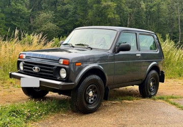 Lada Urban 39.400 km 11.800 &euro; Wiesbaden 65197