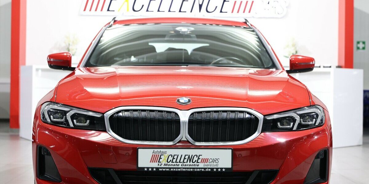BMW 318d Touring SHADOW SPORT MELBOURNEROT-METALLIC 73.000 km 23.777 &euro; Hamm 59077