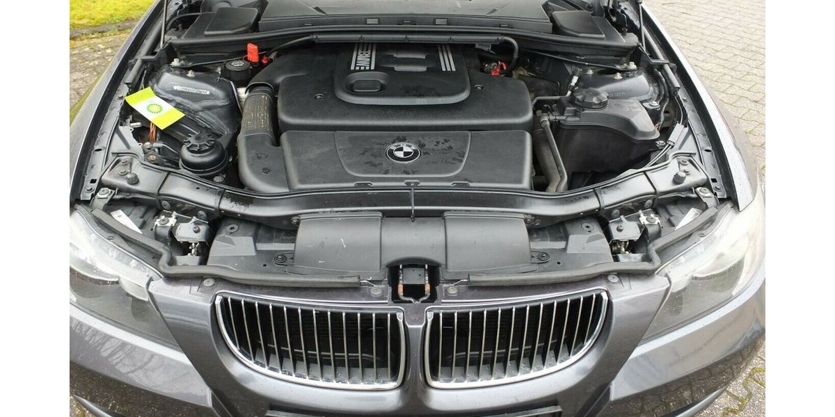 BMW 320D WM26: AHK ADVANTAGE/COMFORTPAKET 17ZOLL LMF 179.895 km 6.908 &euro; Köln 50858