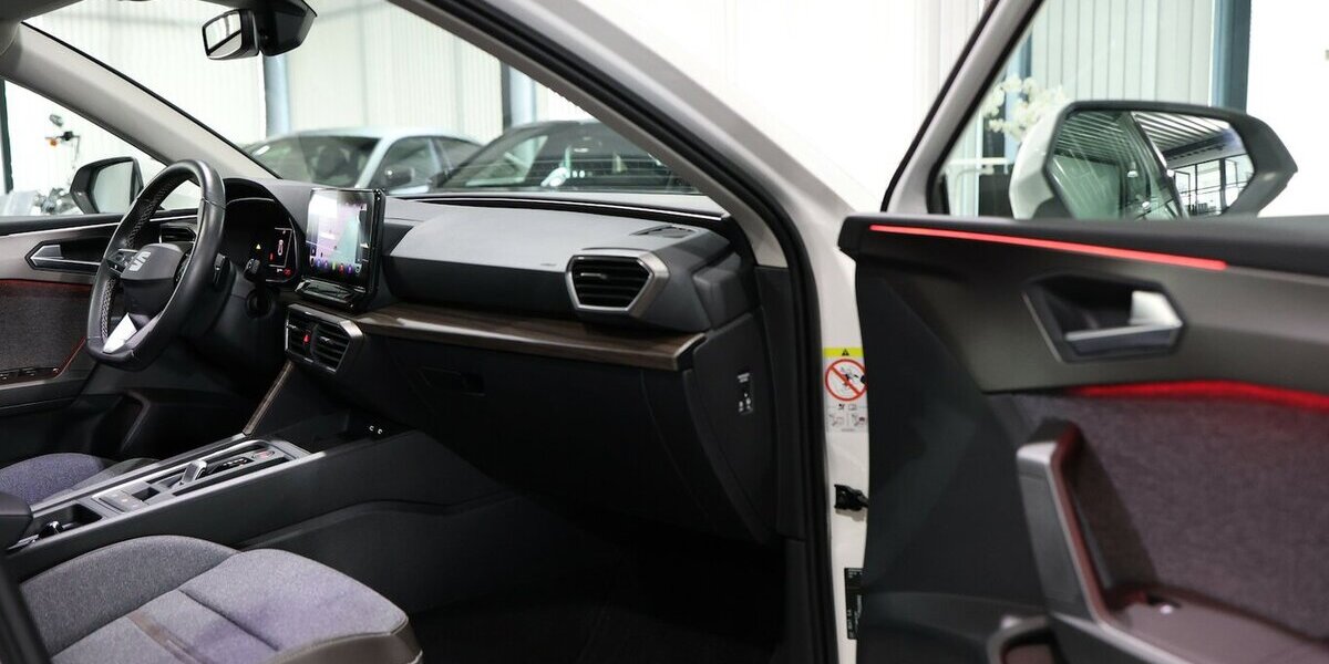 Seat Leon ST 2.0 TDI DSG XCELLENCE / LEDER / ACC+LANE 75.000 km 18.221 &euro; Hamm 59077