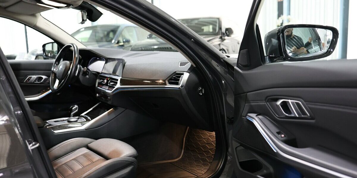 BMW 330e Touring xDrive LUXURY LINE PANORAMA, LASER 102.000 km 24.993 &euro; Hamm 59077