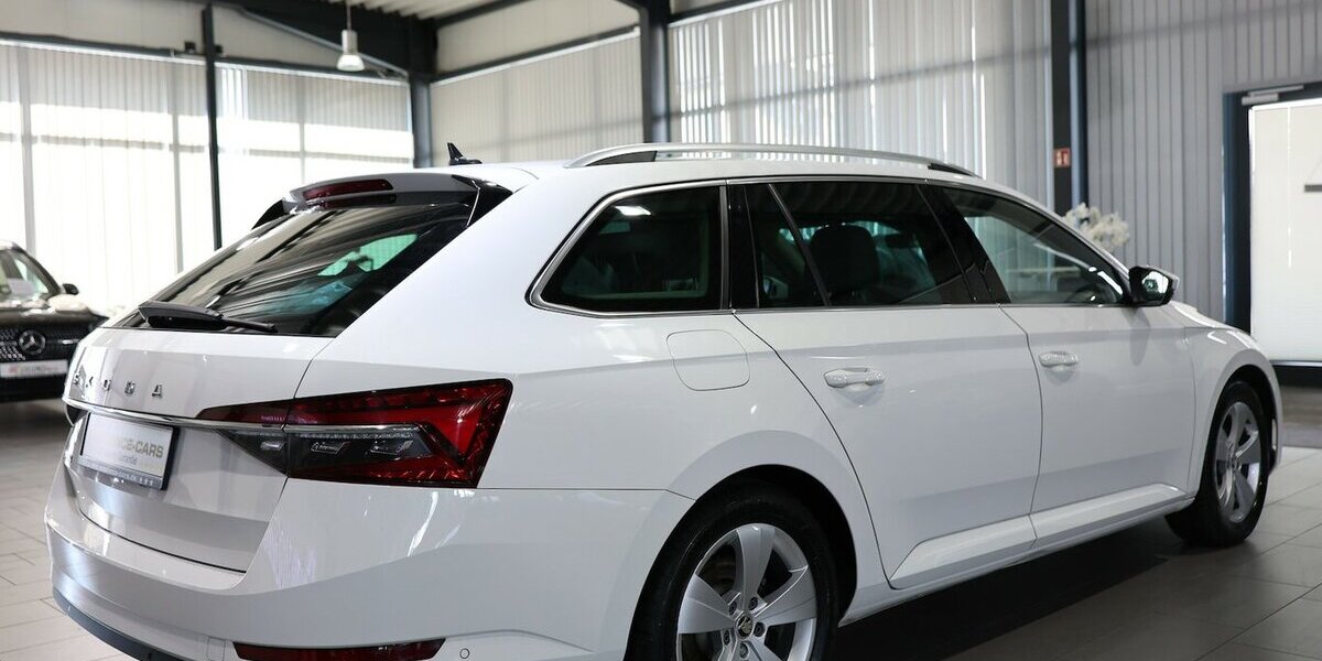 Skoda Superb Combi 2.0 TDI DSG STYLE / WHITE & BEIGE / 108.000 km 21.111 &euro; Hamm 59077
