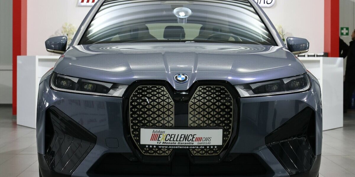 BMW iX 40 xDrive SPORT TITAN GLAS STORM EINZELSTÜCK 79.000 km 39.999 &euro; Hamm 59077