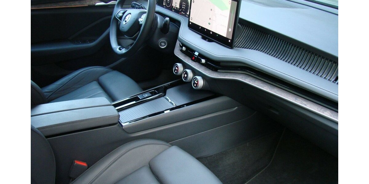 Skoda Superb 2.0TDi L&K 4x4 ACC LED AHK H&K 360º 41.532 km 38.880 &euro; Falkensee 14612