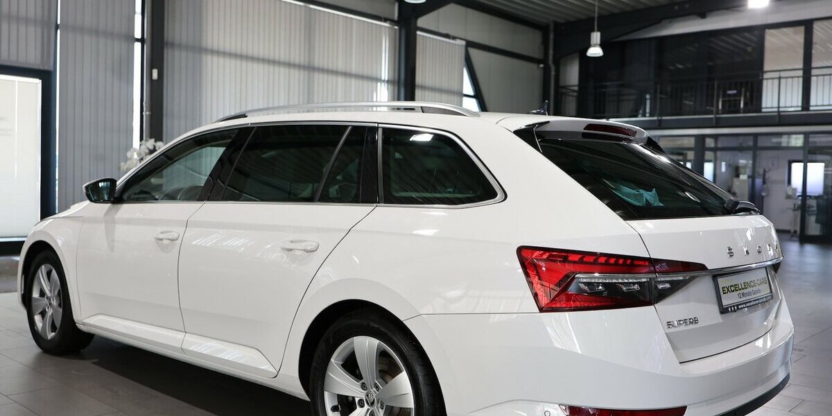 Skoda Superb Combi 2.0 TDI DSG STYLE / WHITE & BEIGE / 108.000 km 21.111 &euro; Hamm 59077