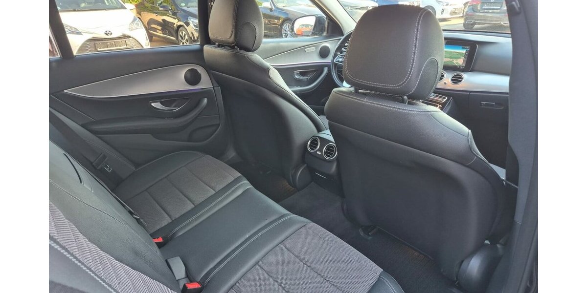 Mercedes-Benz E 400 d T 4M Standheizung, Rückfahrkamera, AHK, Co 203.000 km 17.990 &euro; Rodgau 63110