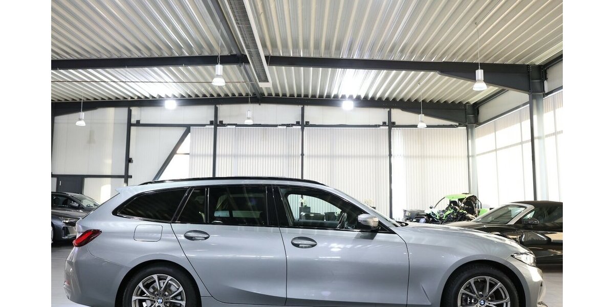 BMW 318d Touring ADVANTAGE CURVED+NAVI, LEDER, LED 67.000 km 26.577 &euro; Hamm 59077