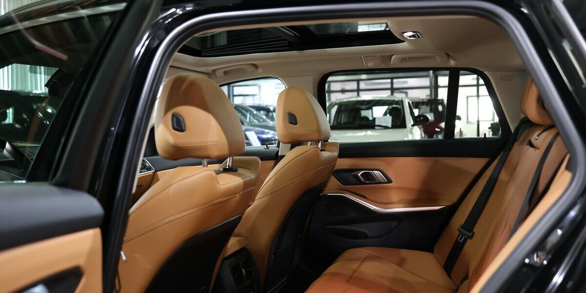 BMW 330e Touring xDrive LUXURY LINE PANORAMA, LASER 133.000 km 23.993 &euro; Hamm 59077