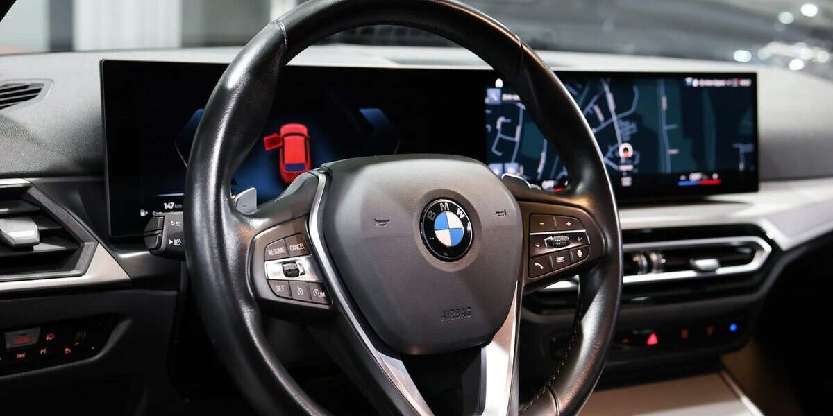 BMW 318d Touring SHADOW SPORT MELBOURNEROT-METALLIC 73.000 km 23.777 &euro; Hamm 59077