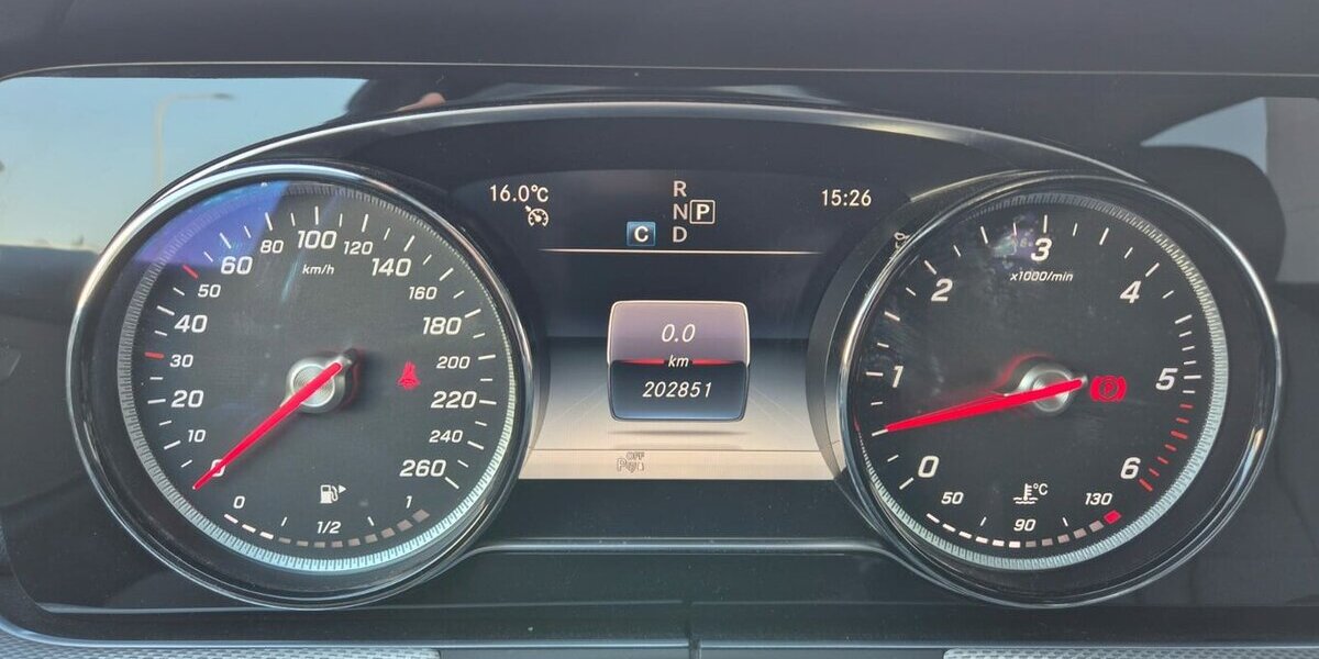 Mercedes-Benz E 400 d T 4M Standheizung, Rückfahrkamera, AHK, Co 203.000 km 17.990 &euro; Rodgau 63110