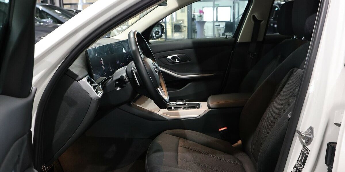 BMW 320d LIMOUSINE xDrive BUSINESS / CURVED / LED 68.000 km 27.883 &euro; Hamm 59077