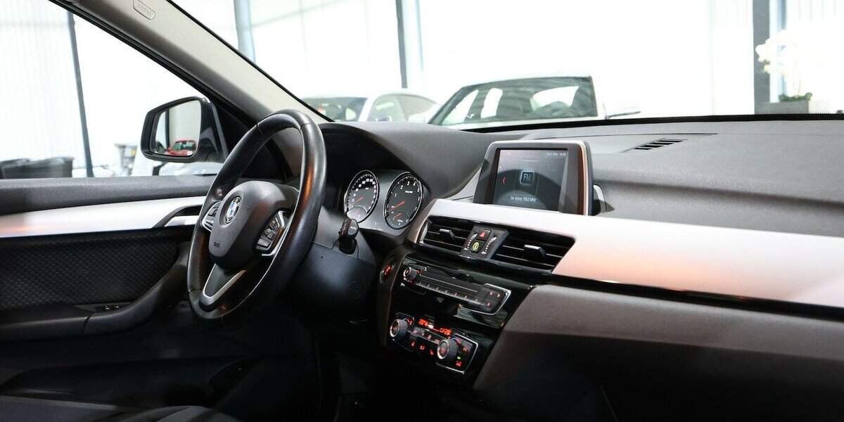 BMW X1 sDrive 18i Advantage WHITE / AUTOMATIK / 89.000 km 16.331 &euro; Hamm 59077