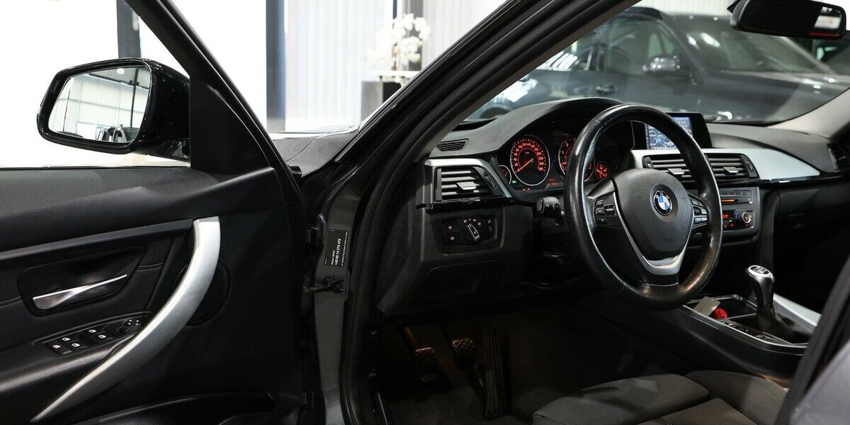 BMW 318d Touring blue PERFORMANCE SPORT / PANORAMA 80.000 km 13.777 &euro; Hamm 59077