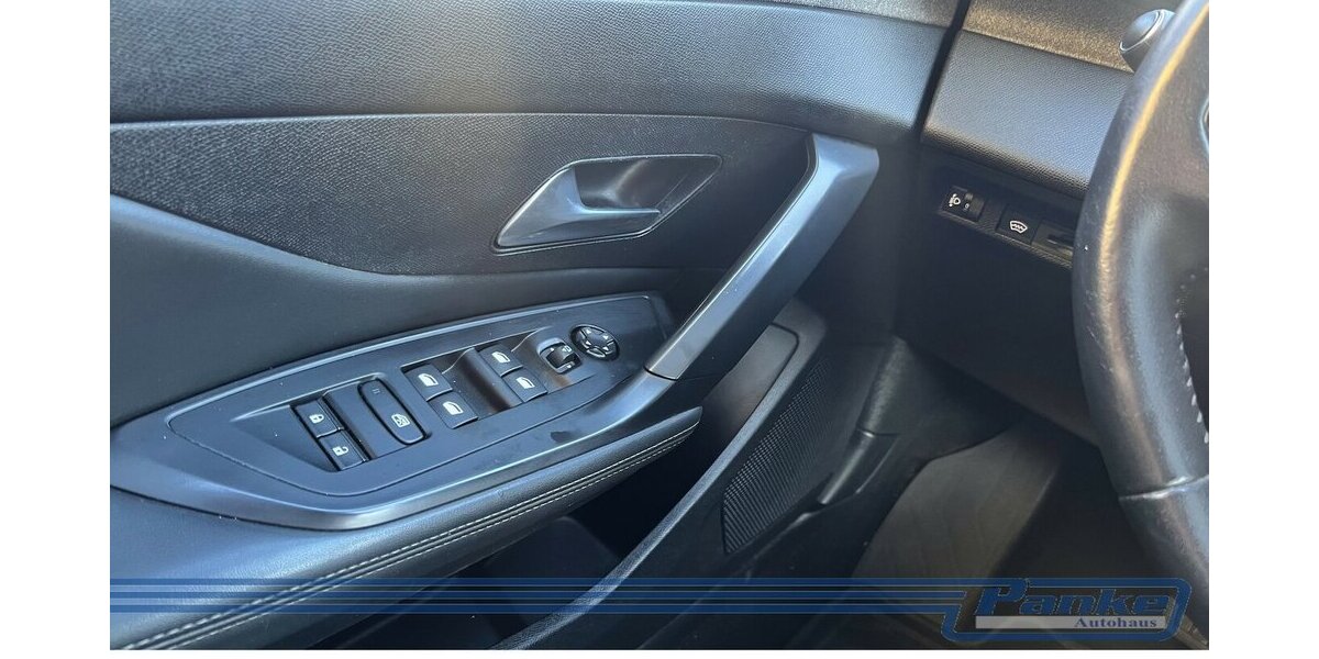 Peugeot 308 Allure EAT8*NAV*Carplay*LED*360°*Cockpit 150.000 km 14.990 &euro; Berlin 13187