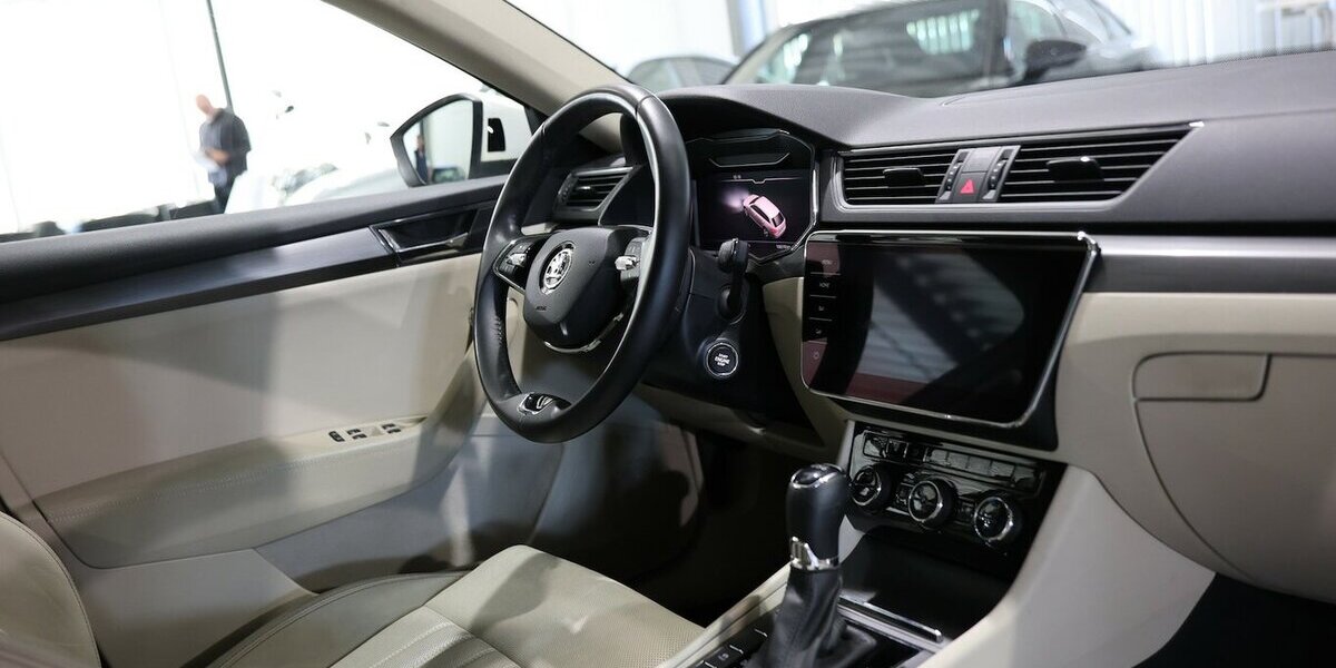 Skoda Superb Combi 2.0 TDI DSG STYLE / WHITE & BEIGE / 108.000 km 21.111 &euro; Hamm 59077