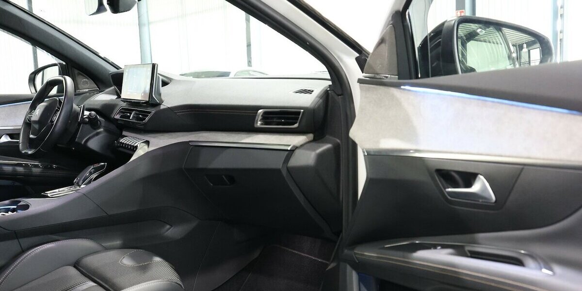 Peugeot 3008 BLUE-HDI GT-SPORT / WHITE & BLACK / SCHÖN 56.000 km 21.777 &euro; Hamm 59077
