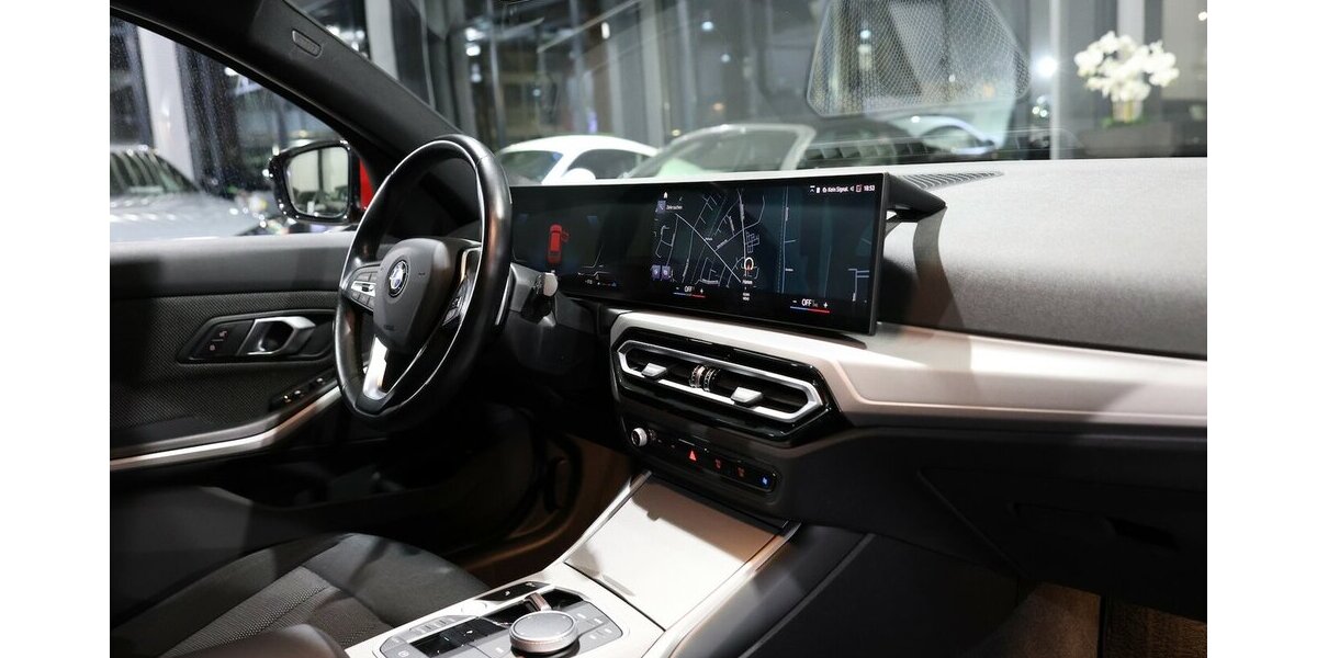 BMW 318d Touring SHADOW SPORT MELBOURNEROT-METALLIC 73.000 km 23.777 &euro; Hamm 59077