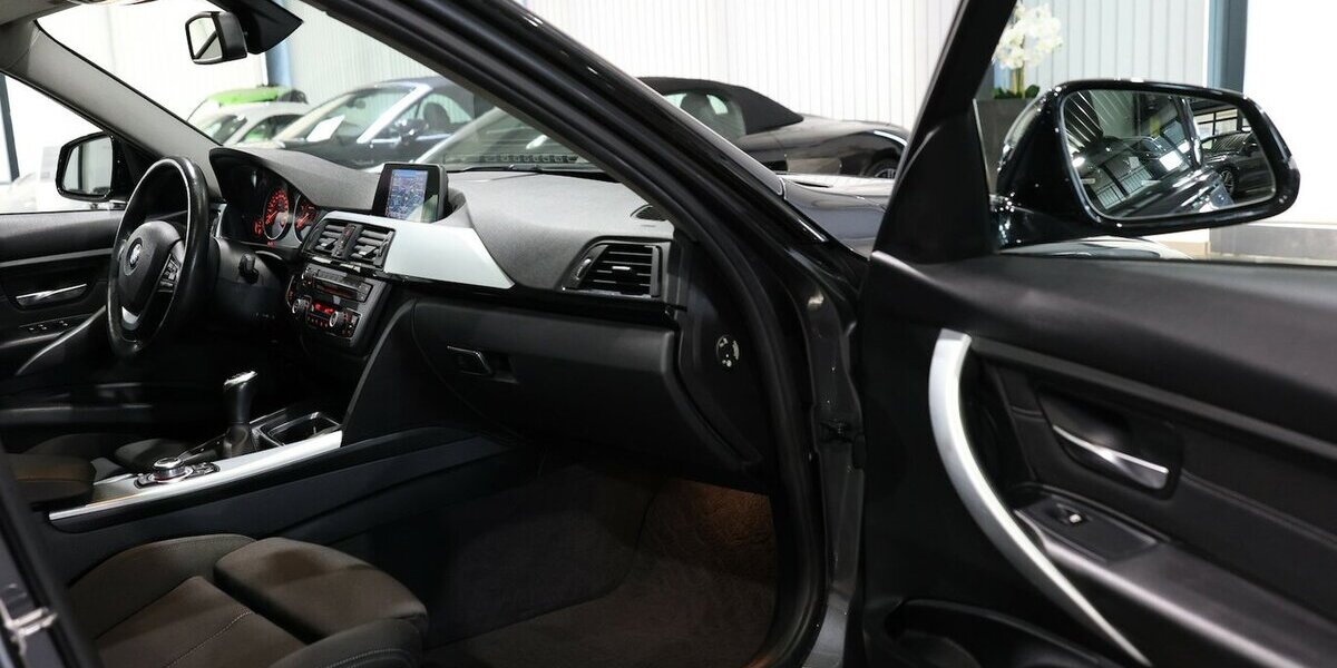 BMW 318d Touring blue PERFORMANCE SPORT / PANORAMA 80.000 km 13.777 &euro; Hamm 59077