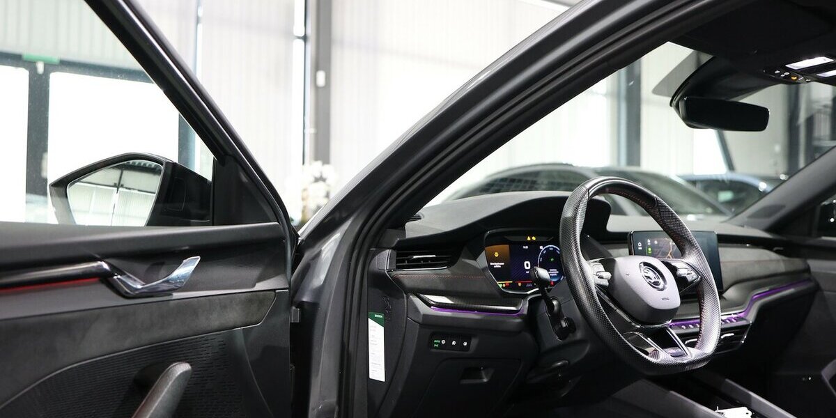 Skoda Octavia Combi TDI DSG 4x4 RS PLUS SPORT BLACK 145.000 km 24.991 &euro; Hamm 59077