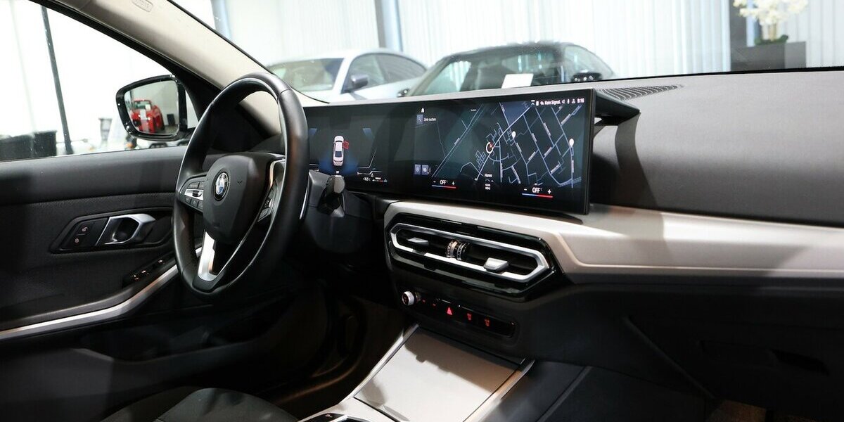 BMW 320d LIMOUSINE xDrive BUSINESS / CURVED / LED 68.000 km 27.883 &euro; Hamm 59077