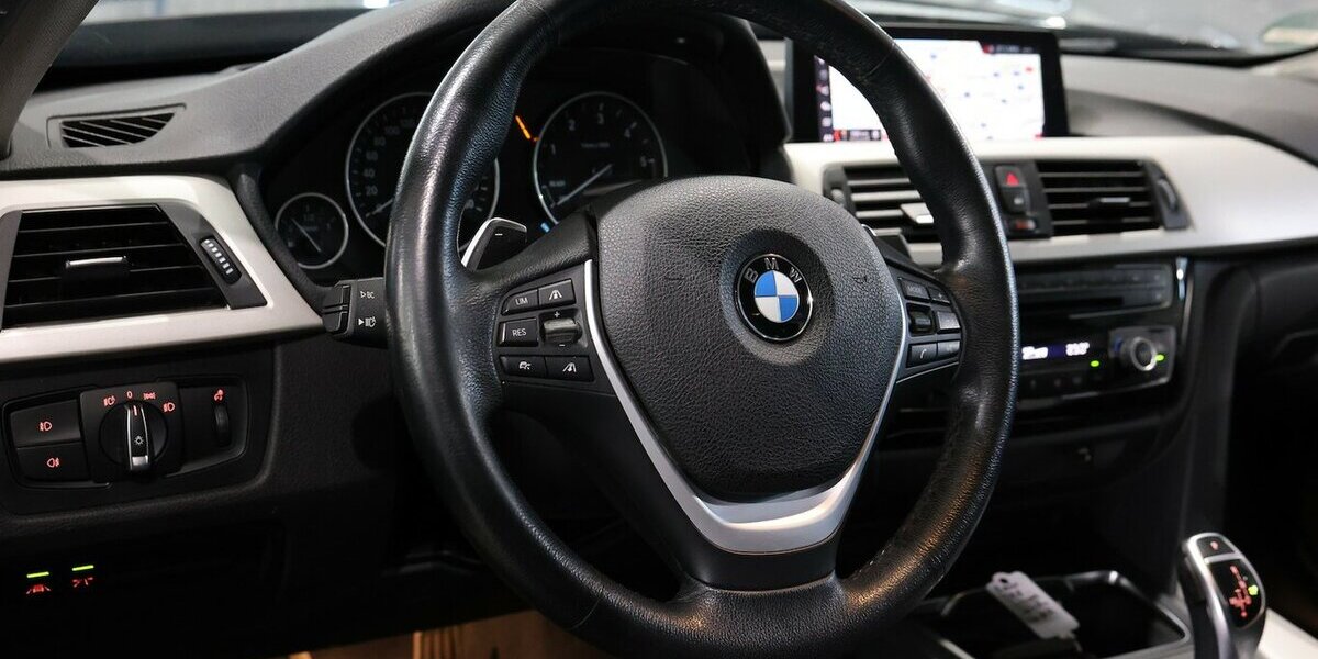 BMW 330d Touring xDrive Advantage / LED, HEAD-UP 227.000 km 12.202 &euro; Hamm 59077