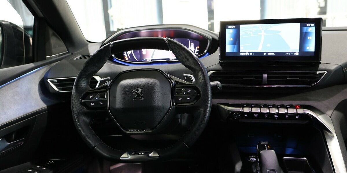 Peugeot 3008 BLUE-HDI GT-SPORT / WHITE & BLACK / SCHÖN 56.000 km 21.777 &euro; Hamm 59077