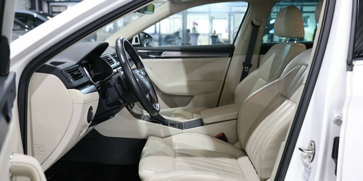 Skoda Superb Combi 2.0 TDI DSG STYLE / WHITE & BEIGE / 108.000 km 21.111 &euro; Hamm 59077