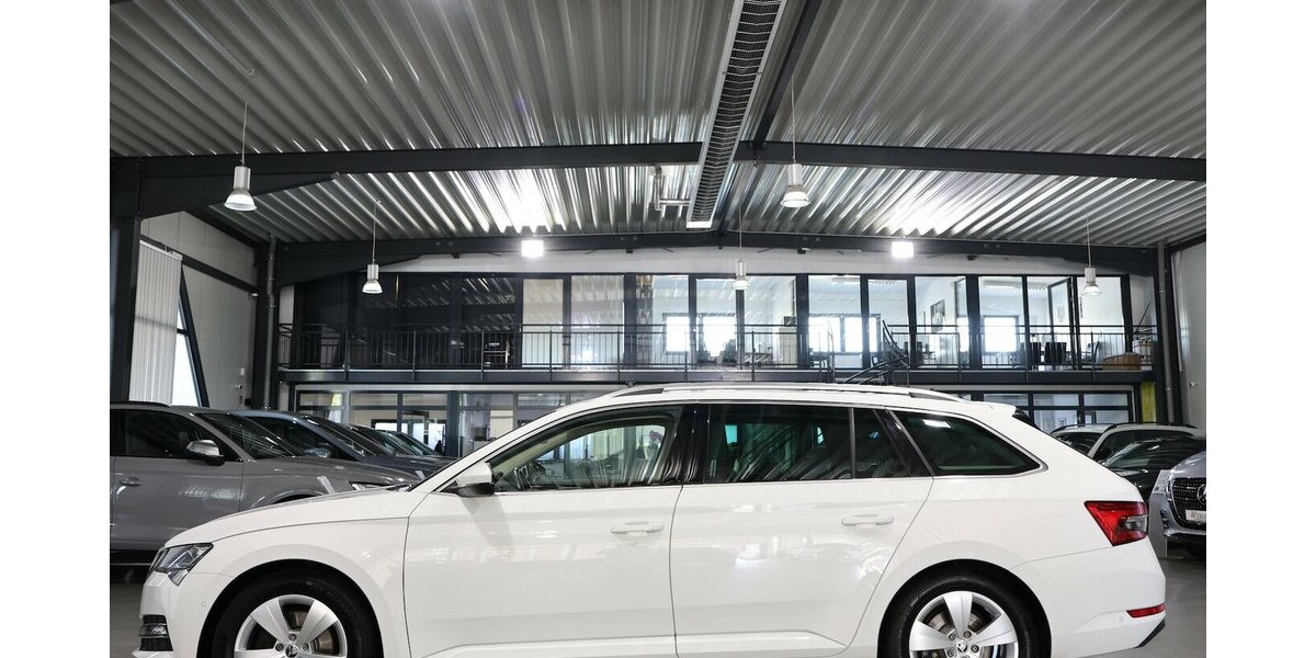 Skoda Superb Combi 2.0 TDI DSG STYLE / WHITE & BEIGE / 108.000 km 21.111 &euro; Hamm 59077