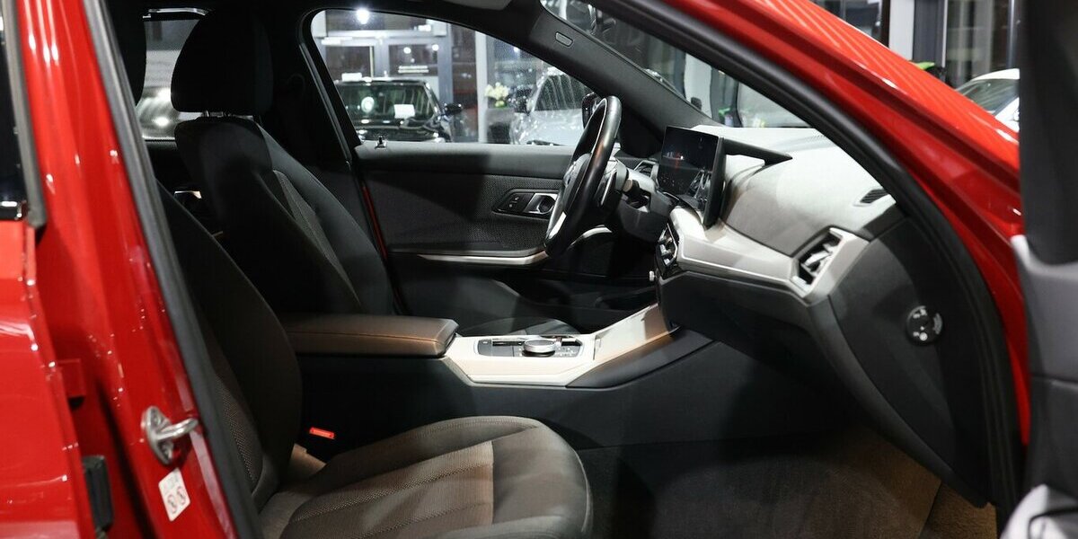 BMW 318d Touring SHADOW SPORT MELBOURNEROT-METALLIC 73.000 km 23.777 &euro; Hamm 59077