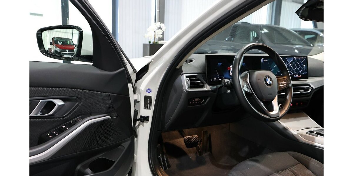 BMW 320d LIMOUSINE xDrive BUSINESS / CURVED / LED 68.000 km 27.883 &euro; Hamm 59077