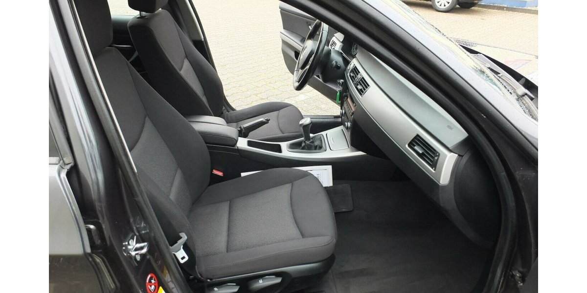 BMW 320D WM26: AHK ADVANTAGE/COMFORTPAKET 17ZOLL LMF 179.895 km 6.908 &euro; Köln 50858