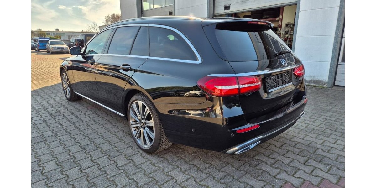 Mercedes-Benz E 400 d T 4M Standheizung, Rückfahrkamera, AHK, Co 203.000 km 17.990 &euro; Rodgau 63110
