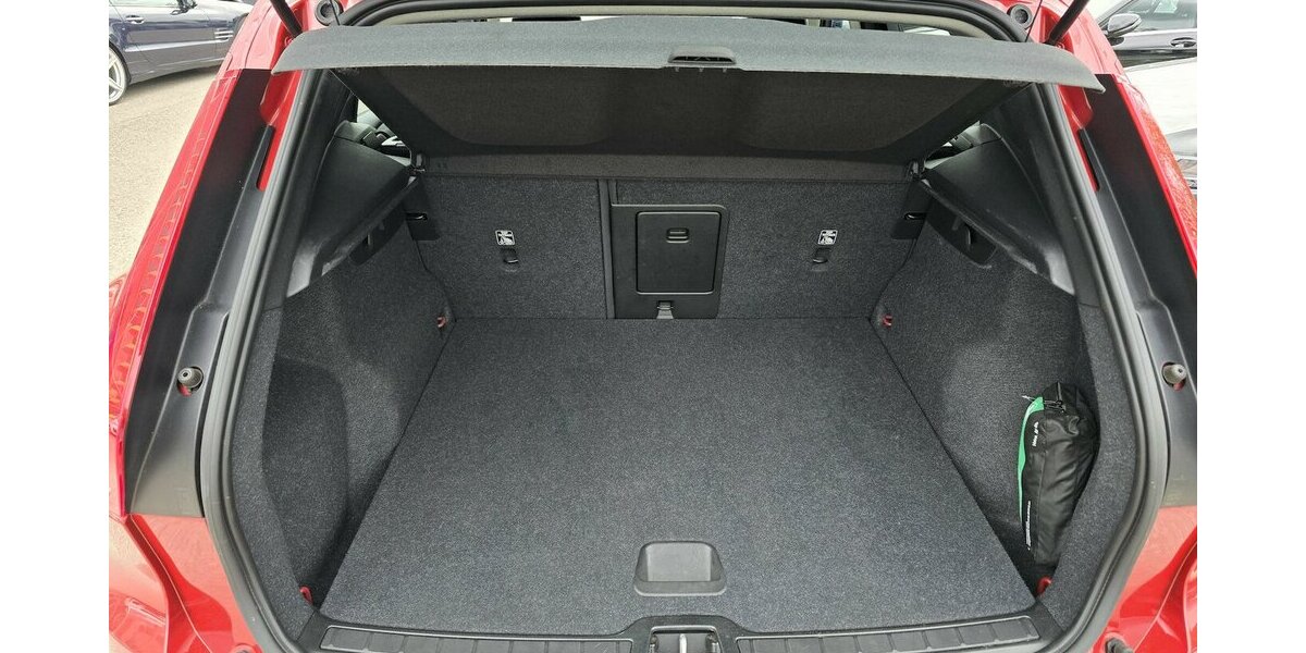 Volvo XC40 T4 MOMENTUM AWD/KLIMA/LEDER/ PRO-PAKET/LED 52.808 km 23.900 &euro; Villingen-Schwenningen 78054