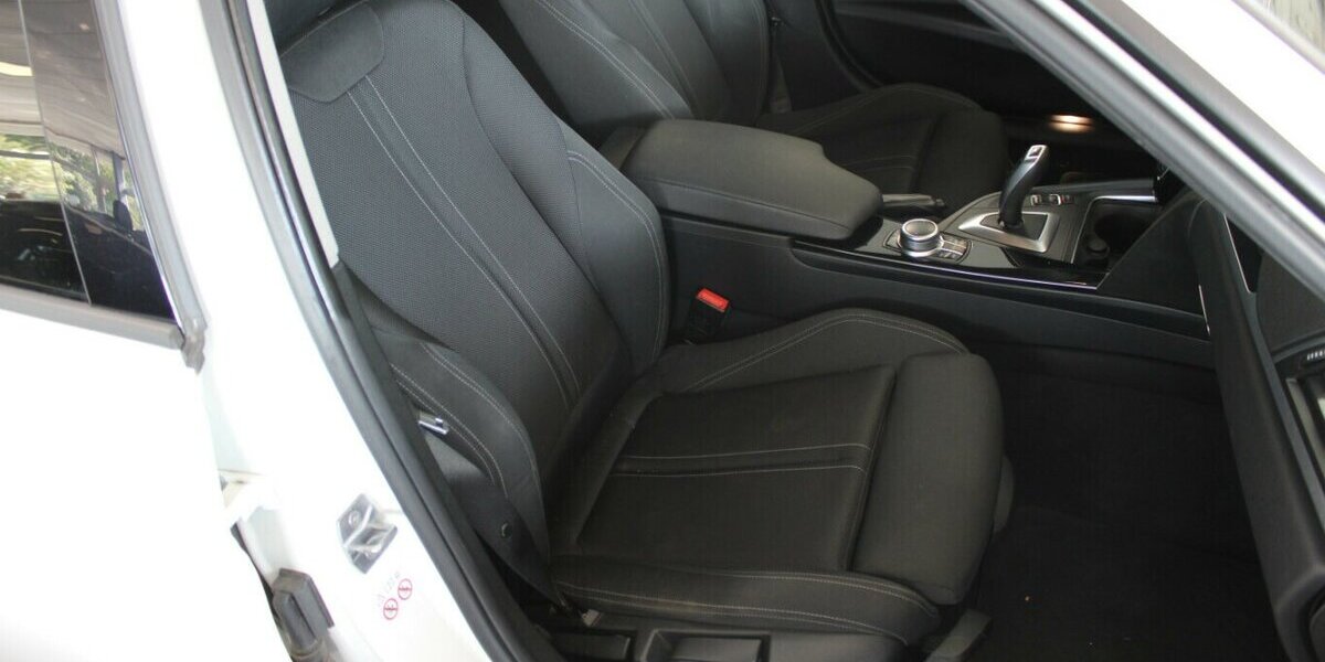 BMW 318 318d Touring Aut. Sport Line 105.126 km 16.980 &euro; Euskirchen 53881