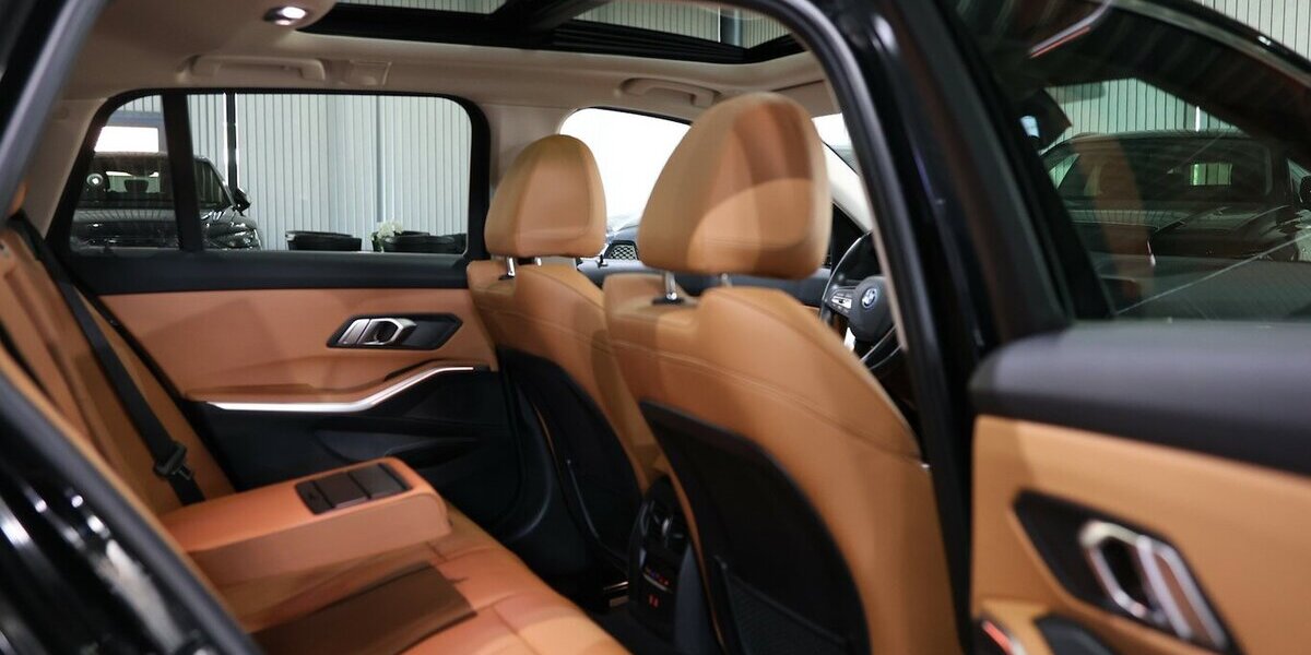 BMW 330e Touring xDrive LUXURY LINE PANORAMA, LASER 133.000 km 23.993 &euro; Hamm 59077