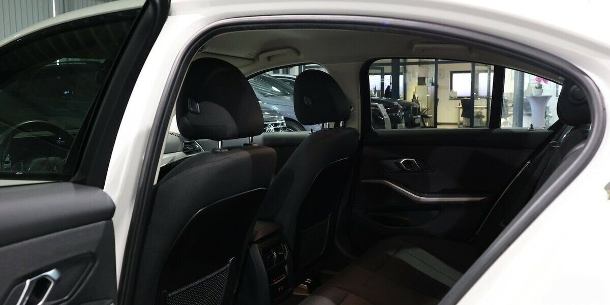 BMW 320d LIMOUSINE xDrive BUSINESS / CURVED / LED 68.000 km 27.883 &euro; Hamm 59077