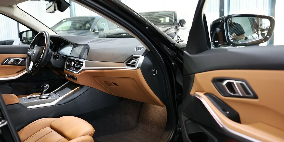 BMW 330e Touring xDrive LUXURY LINE PANORAMA, LASER 133.000 km 23.993 &euro; Hamm 59077