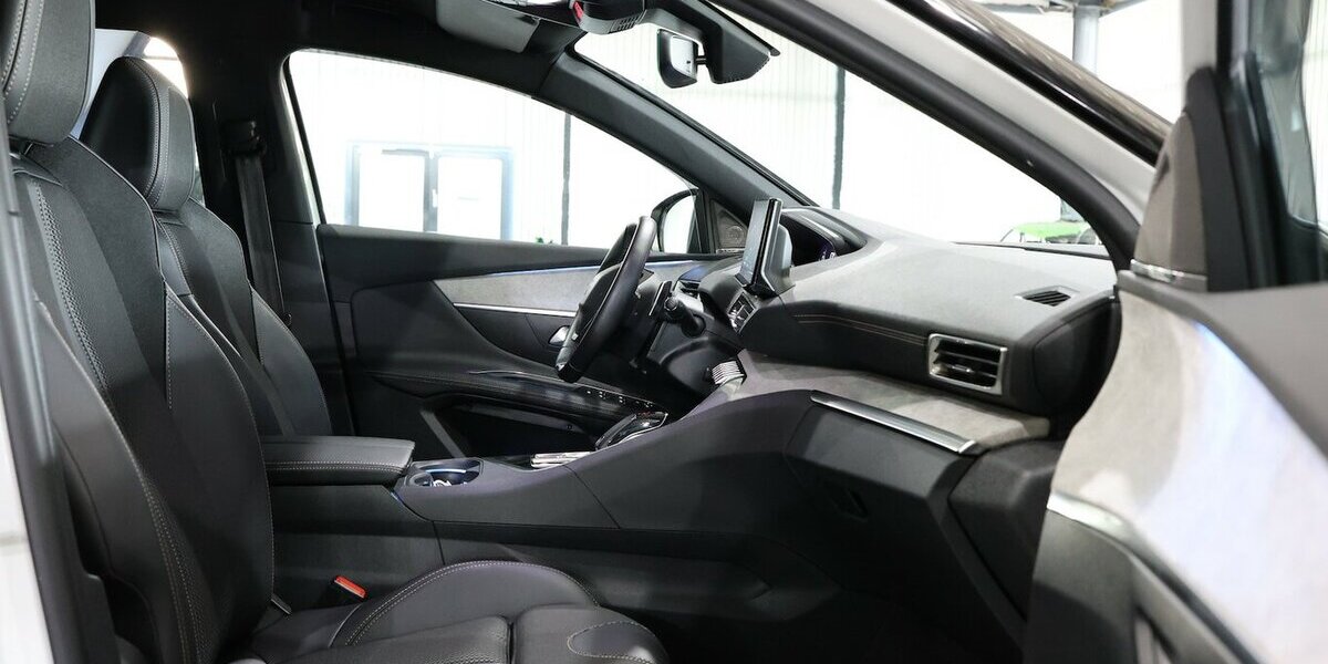 Peugeot 3008 BLUE-HDI GT-SPORT / WHITE & BLACK / SCHÖN 56.000 km 21.777 &euro; Hamm 59077