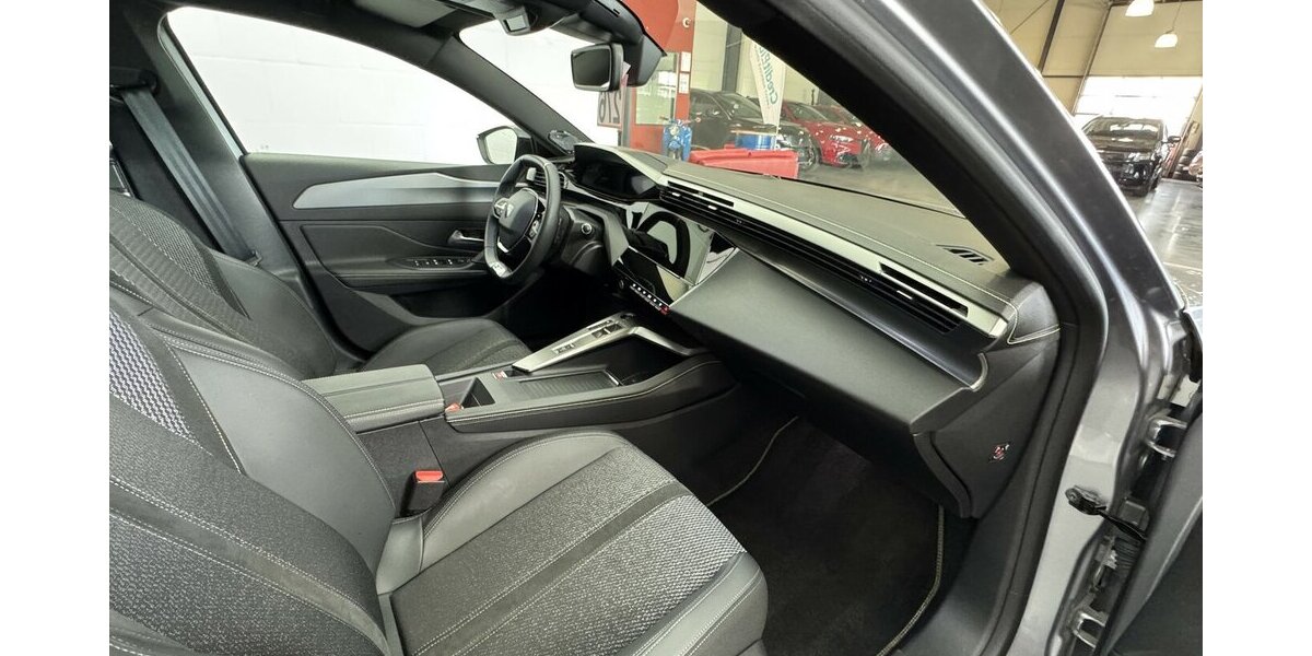 Peugeot 308 Blue HDI 130 EAT 8 GT LED ACC Panodach 39.960 km 23.323 &euro; Lich 35423
