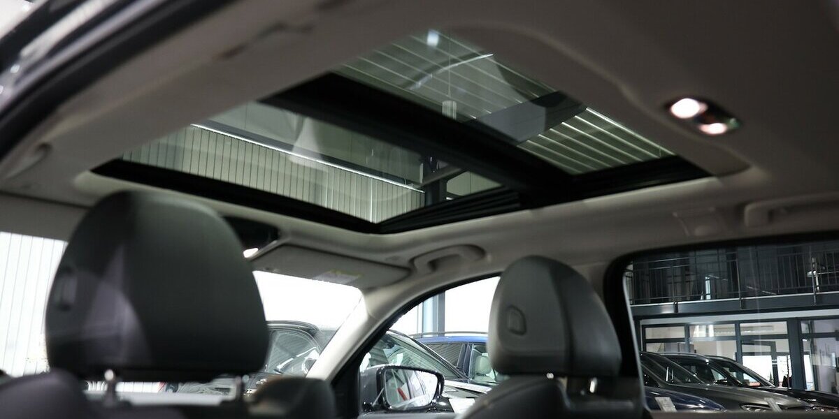 BMW 330e Touring xDrive LUXURY LINE PANORAMA, LASER 102.000 km 24.993 &euro; Hamm 59077