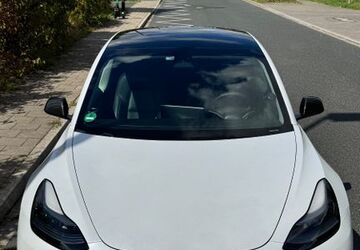 Tesla Model 3 113.047 km 26.490 &euro; Düsseldorf 40476